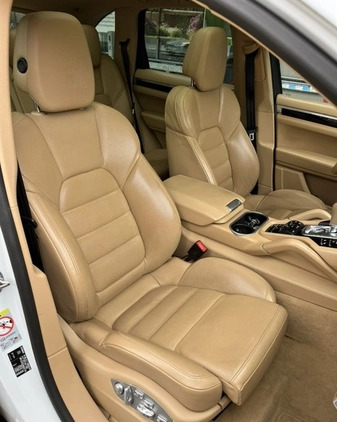 Porsche Cayenne cena 229000 przebieg: 175000, rok produkcji 2017 z Gdańsk małe 781